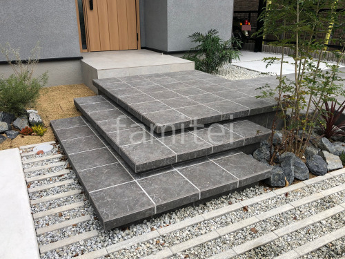 浮き階段施工例:グレイスランド 浮き階段施工例:グレイスランド