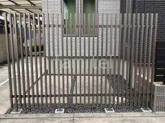 目隠しフェンス塀 TAKASHOタカショー エバーアートウッド 千本格子足付ユニット 既存フェンス 解体撤去